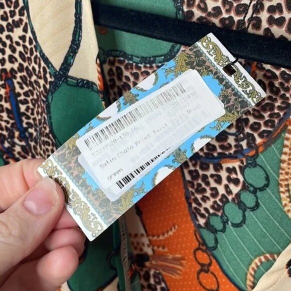 NWT Boohoo Satin Chain Print Twist Shift Dress - Picture 7 of 13